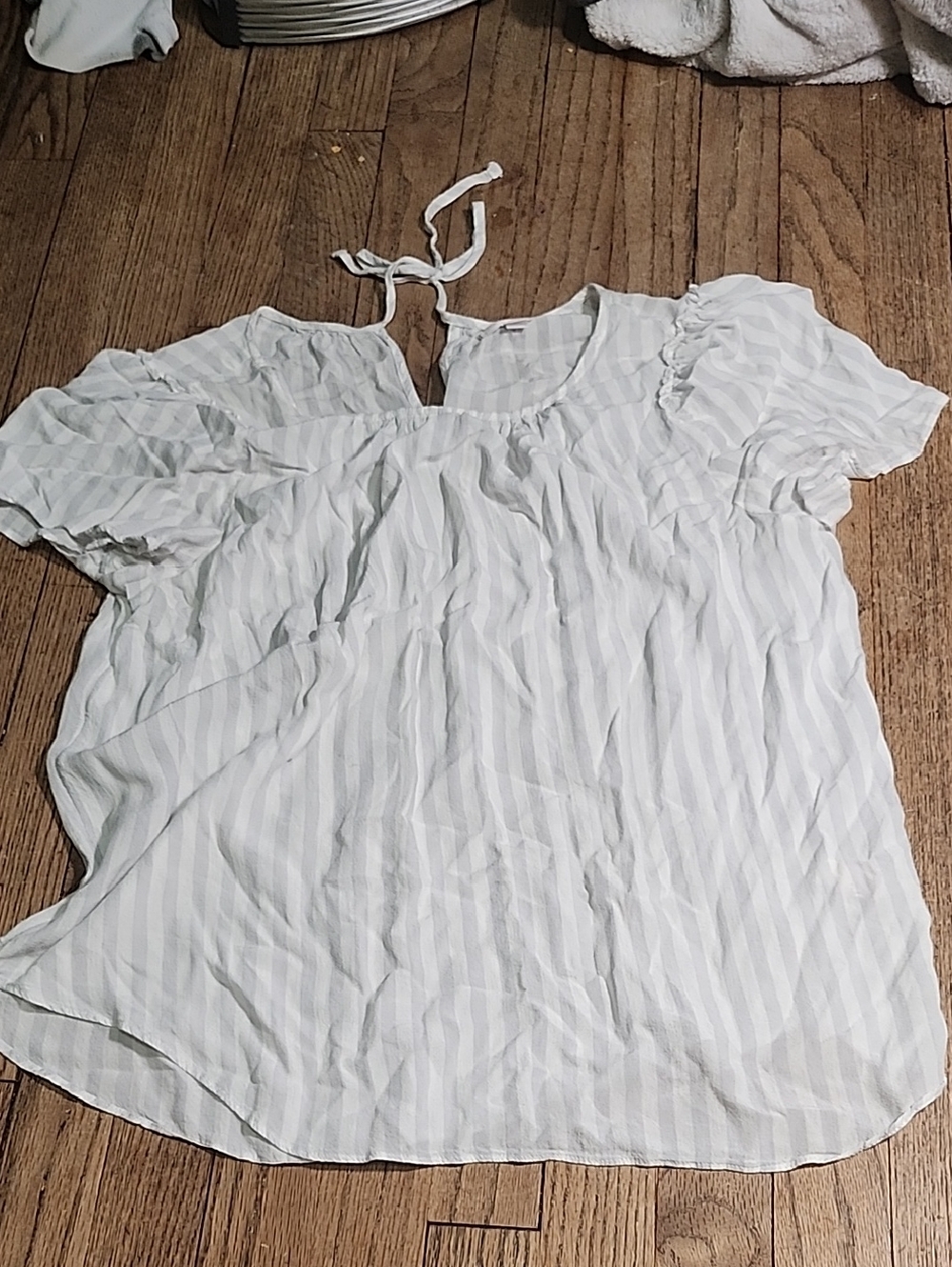 LC Lauren Conrad White and Light Gray Striped Puff Sleeve Peasant Blouse